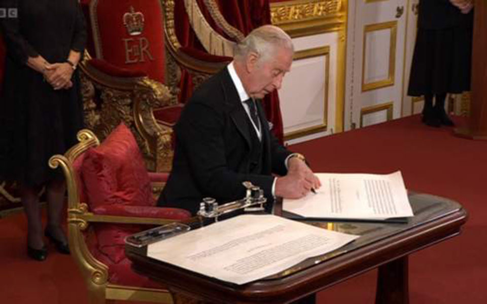 Ο Κάρολος Γ’ ανακηρύχθηκε επίσημα βασιλιάς-7