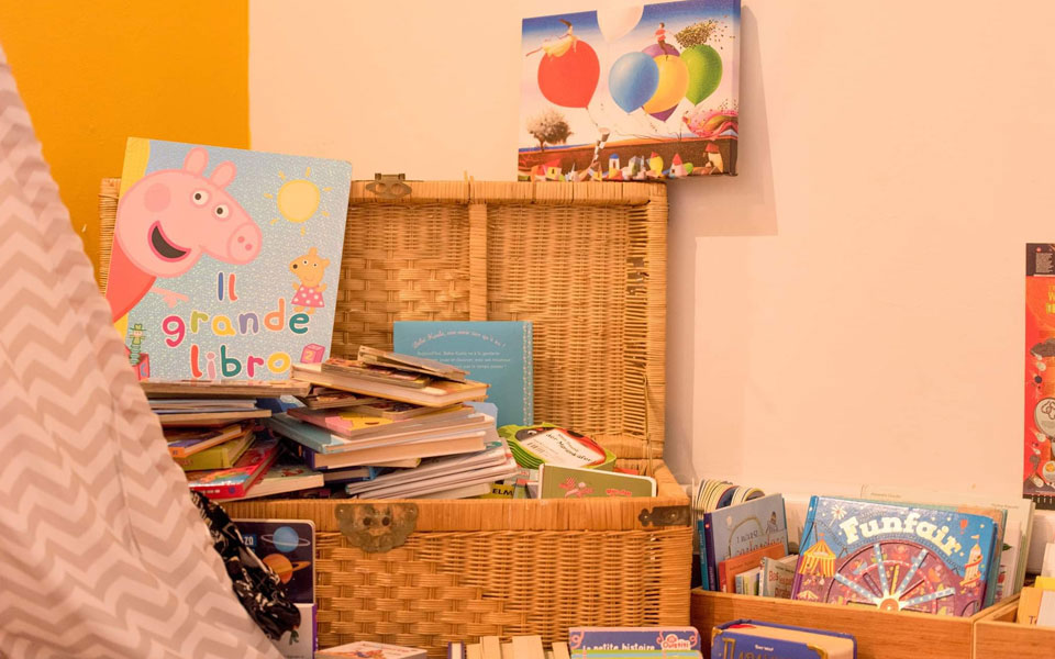 Κυψέλη: Μια βιβλιοθήκη… χωνευτήρι πολιτισμών-3