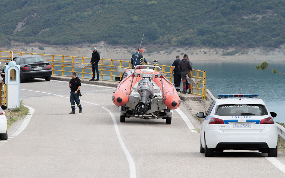 Ευρυτανία: Σε εξέλιξη οι έρευνες στην λίμνη Κρεμαστών για τον εντοπισμό της 48χρονης-1