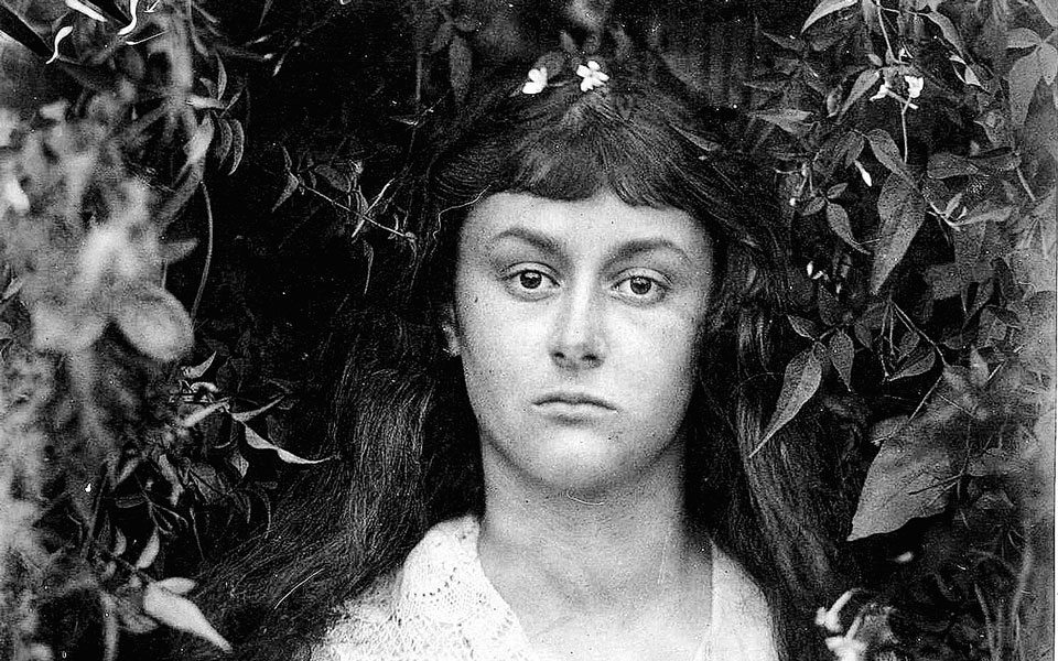 μια-γυναίκα-μπροστά-από-την-εποχή-της-562026910