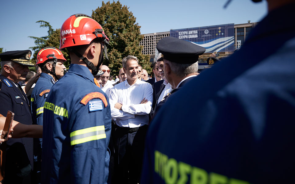Στη ΔΕΘ ο Κυριάκος Μητσοτάκης: Τα εγκαίνια και η βόλτα στα περίπτερα-1