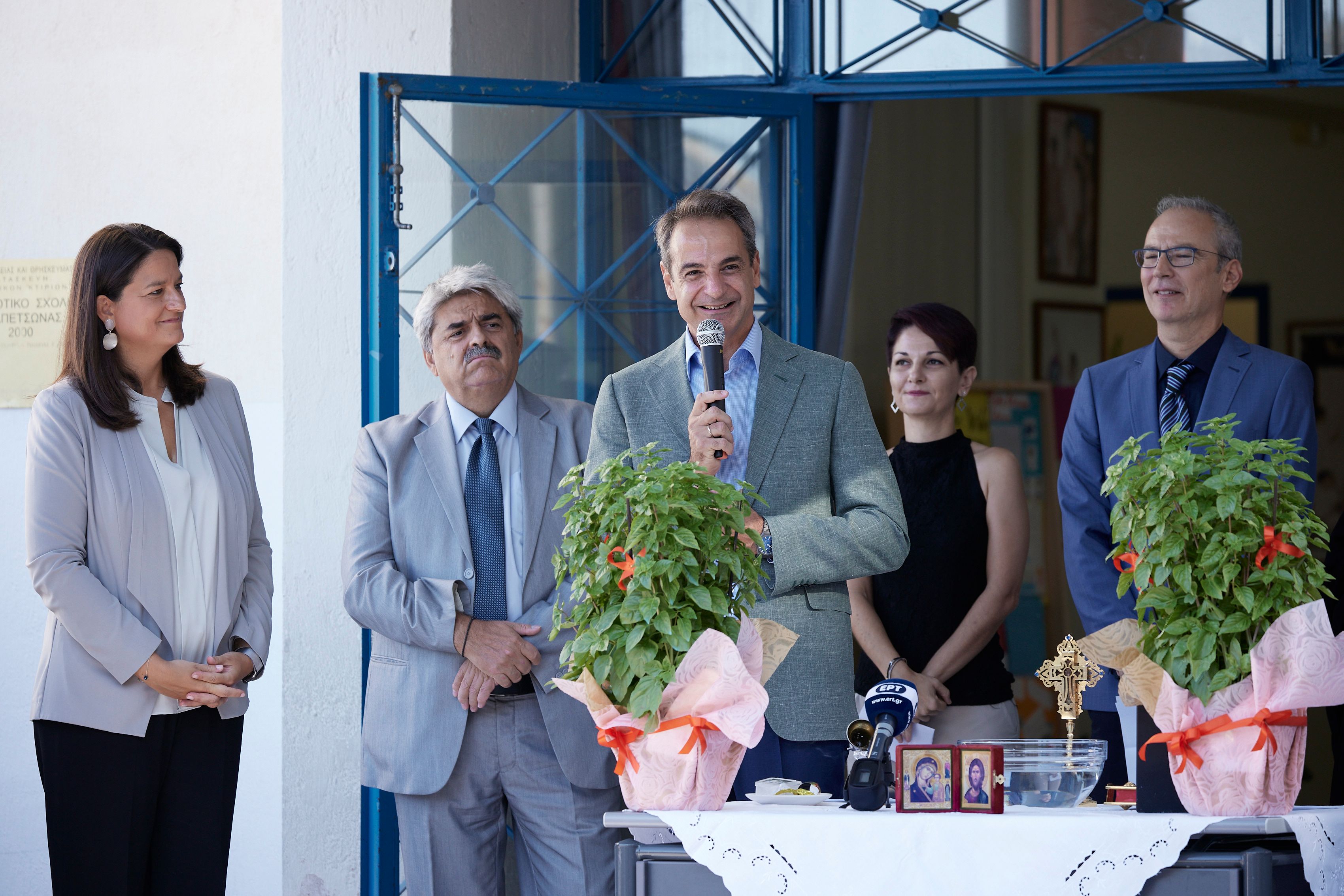 Σε δημοτικό σχολείο της Δραπετσώνας για τον αγιασμό ο Κυρ. Μητσοτάκης-1