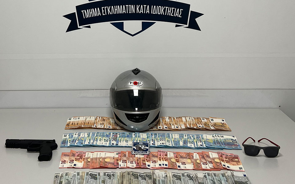 για-έξι-ένοπλες-ληστείες-κατηγορείτα-562061284