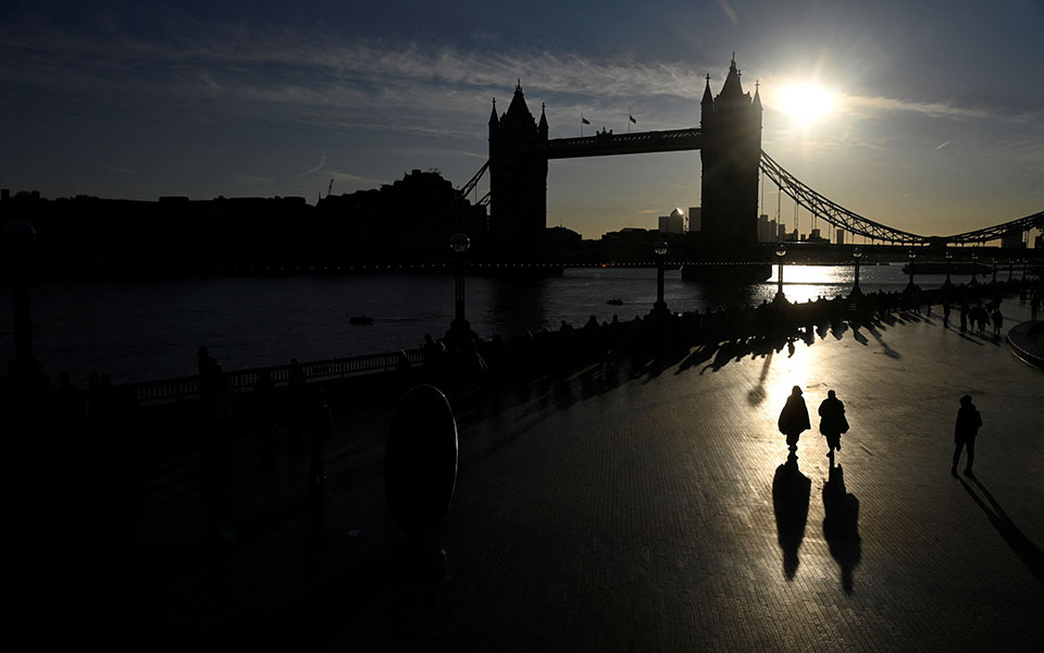 βρετανία-2-000-καλεσμένοι-θα-πουν-αντίο-562049302