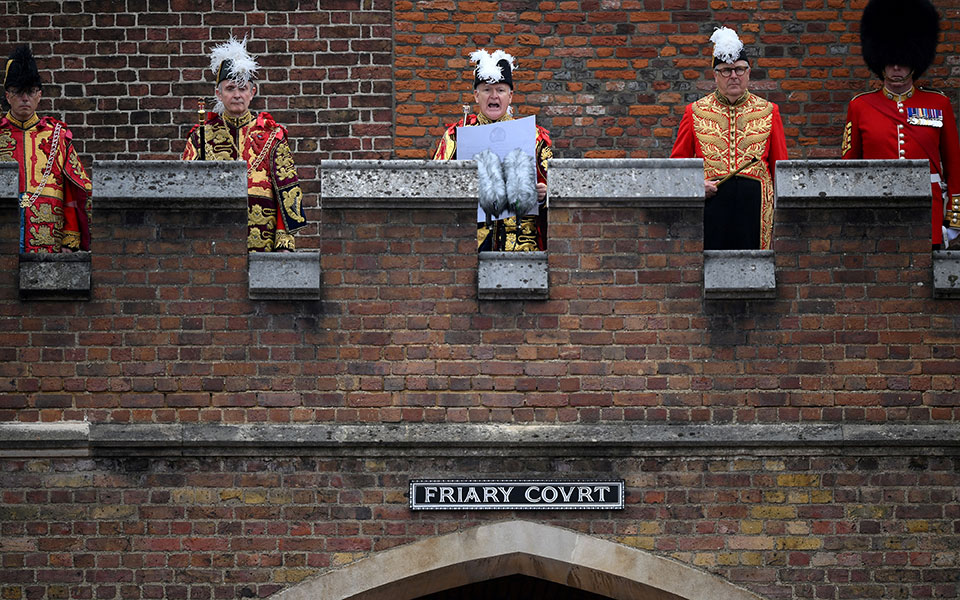 Ο Κάρολος Γ’ ανακηρύχθηκε επίσημα βασιλιάς-2