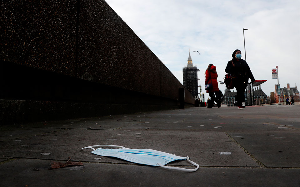 κορωνοϊός-έρευνα-το-ψυχολογικό-στρ-562022740