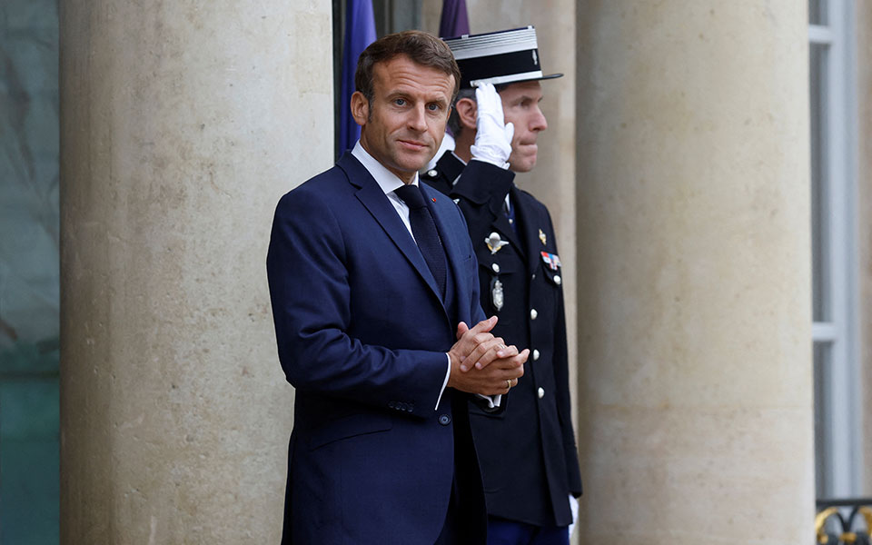 ο-μακρόν-καλεί-την-αρμενία-και-το-αζερμ-562063081