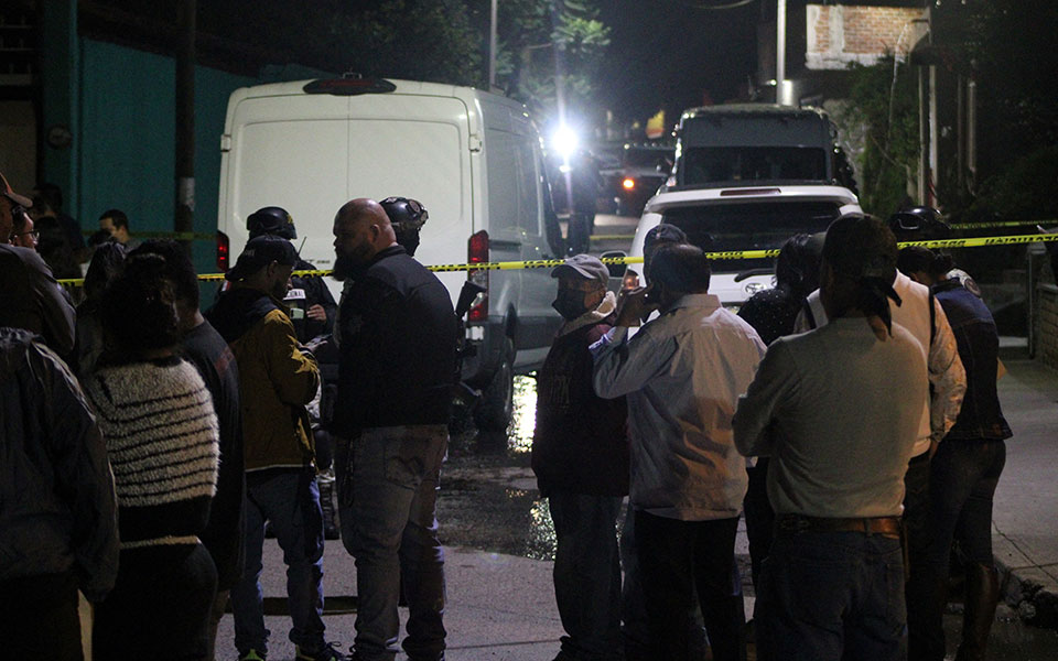 μεξικό-πέντε-άνδρες-και-τέσσερις-γυνα-562056925