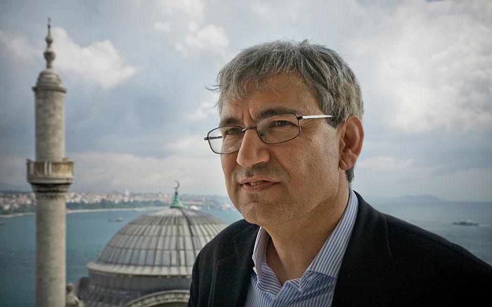 σφυροκόπημα-ορχάν-παμούκ-στον-ερντογ-562055218