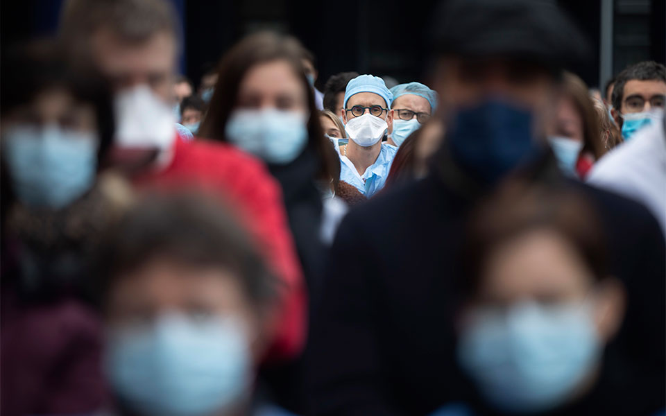 κορωνοϊός-όγδοο-κύμα-της-πανδημίας-στ-562053286