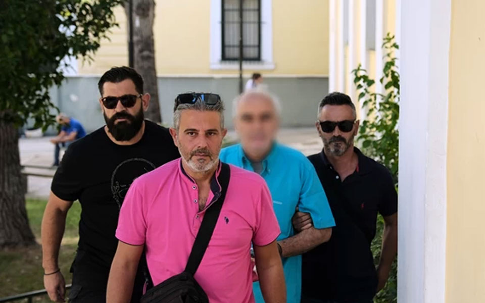 στον-ανακριτή-ο-παρουσιαστής-που-κατη-562039435