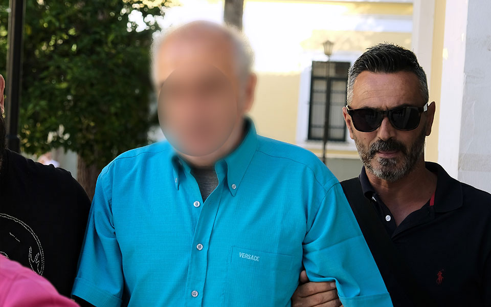 πώς-δρούσε-ο-παρουσιαστής-που-κατηγορ-562039546