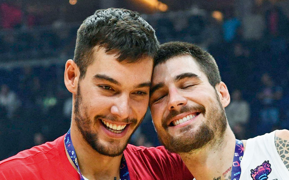 σενάριο-γραμμένο-από-τη-ζωή-562061353