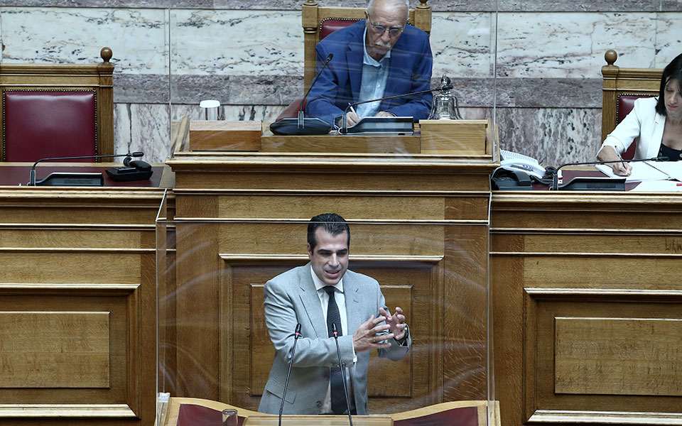 πλεύρης-τον-προσωπικό-ιατρό-τον-έχουν-562063093