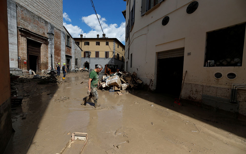 ιταλία-τουλάχιστον-10-νεκροί-50-τραυματί-562046836