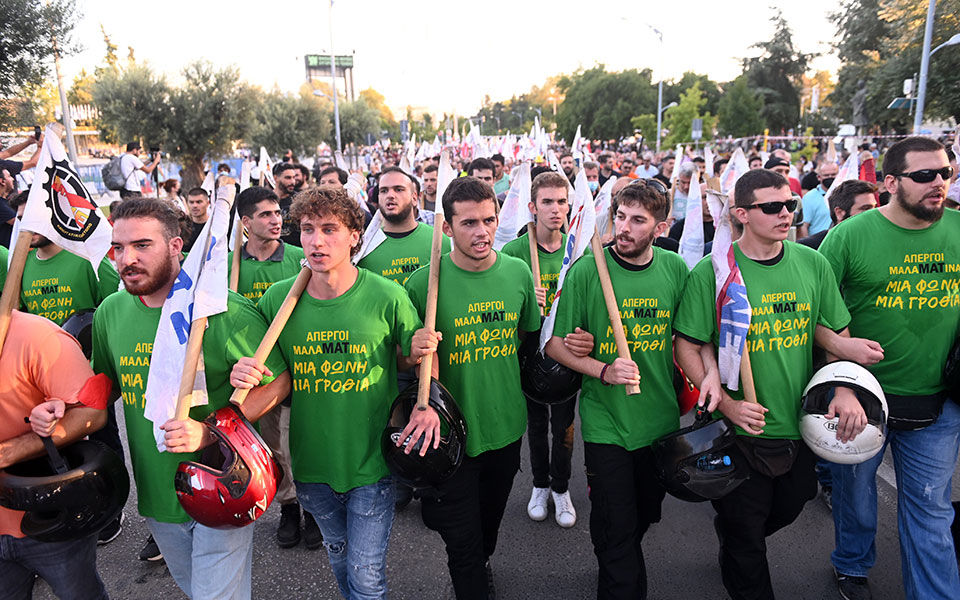ΔΕΘ: Σε εξέλιξη οι πορείες στη Θεσσαλονίκη – Σε αστυνομικό κλοιό το Βελλίδειο (εικόνες – βίντεο)-4