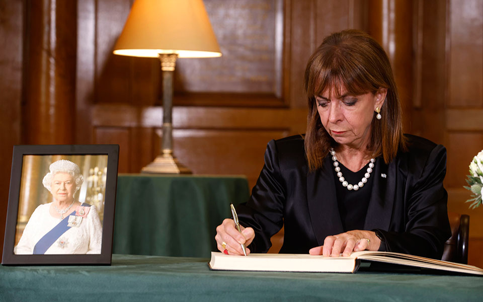 Σακελλαροπούλου για βασίλισσα Ελισάβετ: «Υπηρέτησε την πατρίδα της με υποδειγματική αφοσίωση»-1