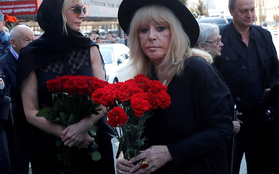 ουκρανία-η-ρωσίδα-σταρ-που-στέκεται-απ-562051480