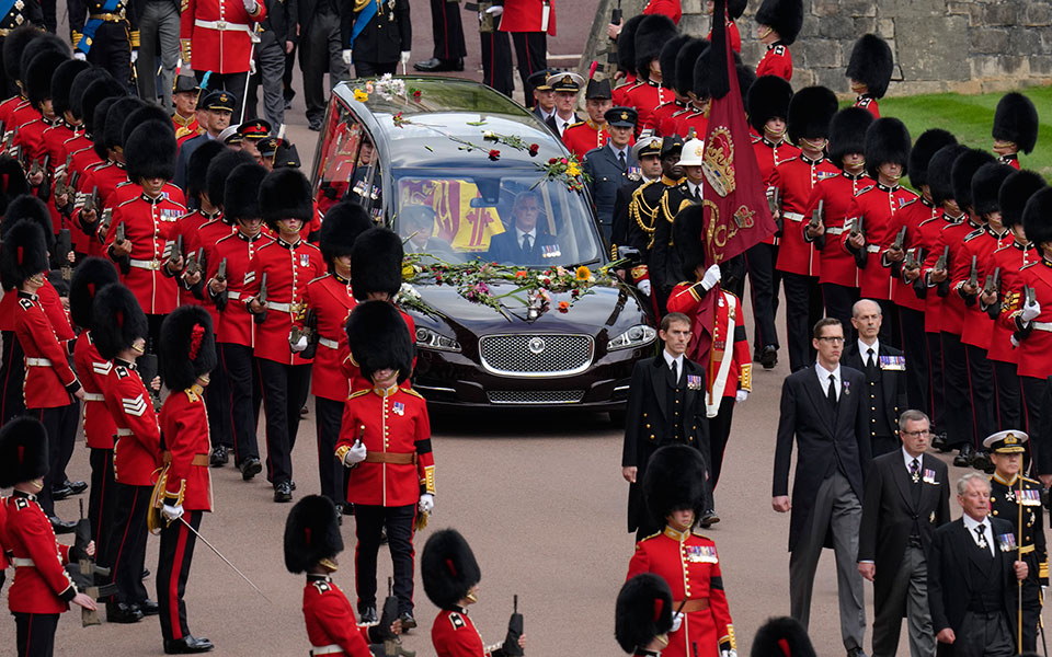 Βασίλισσα Ελισάβετ: Λαμπρή τελετή για το ύστατο χαίρε-7
