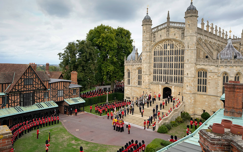Βασίλισσα Ελισάβετ: Λαμπρή τελετή για το ύστατο χαίρε-13