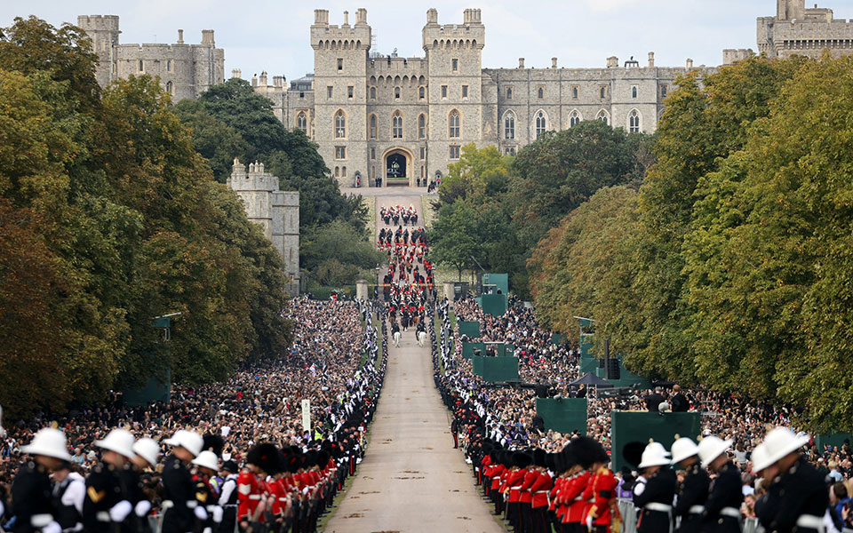 Βασίλισσα Ελισάβετ: Λαμπρή τελετή για το ύστατο χαίρε-6