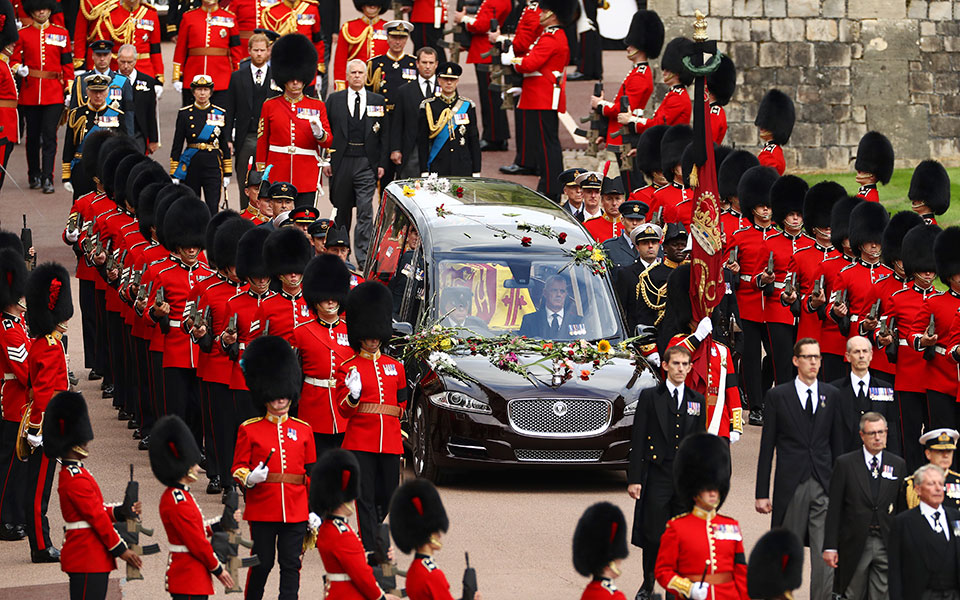 Βασίλισσα Ελισάβετ: Λαμπρή τελετή για το ύστατο χαίρε-2