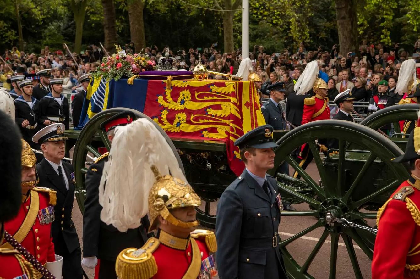 Βασίλισσα Ελισάβετ: Λαμπρή τελετή για το ύστατο χαίρε-32