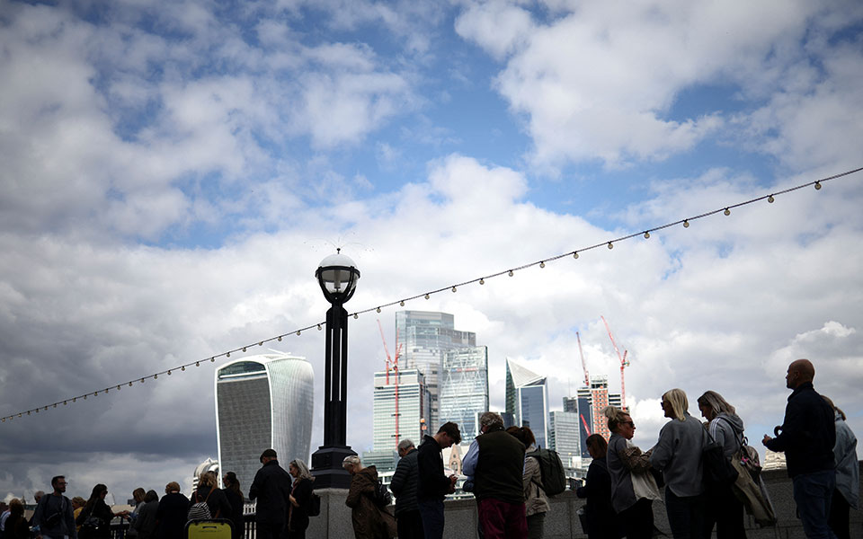 Βασίλισσα Ελισάβετ: Ουρές χιλιομέτρων για το «ύστατο χαίρε»-3