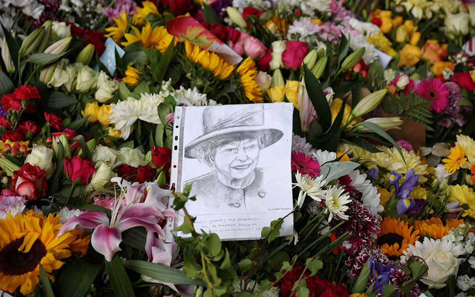 βρετανία-η-σορός-της-βασίλισσας-ελισά-562038796