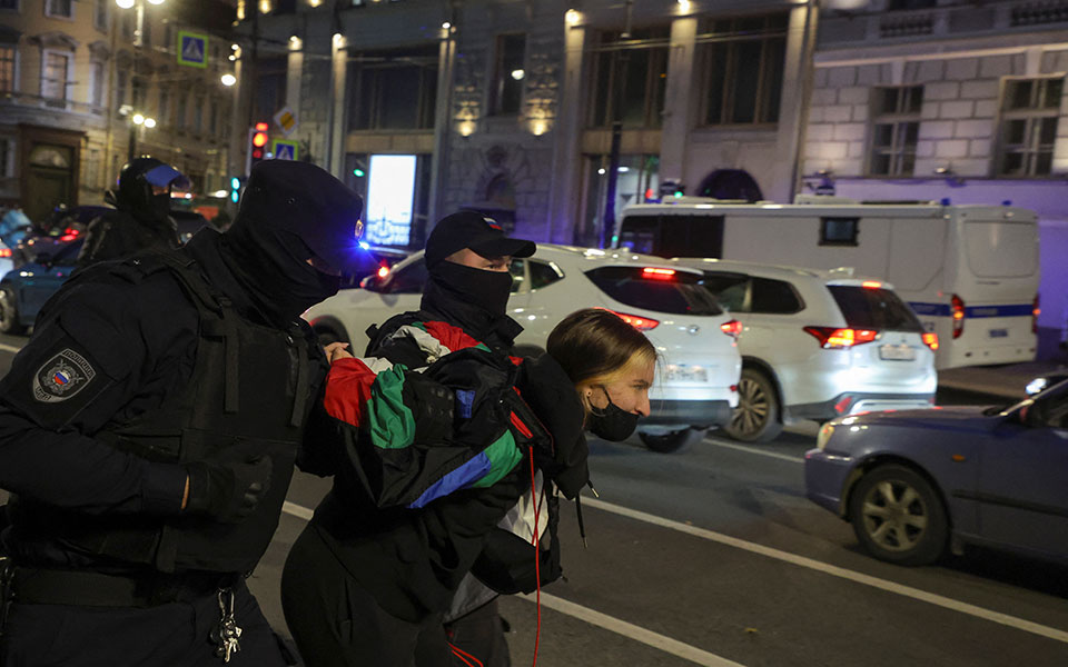 Διαδηλώσεις στη Ρωσία μετά την επιστράτευση – Εκατοντάδες συλλήψεις (εικόνες – βίντεο)-6