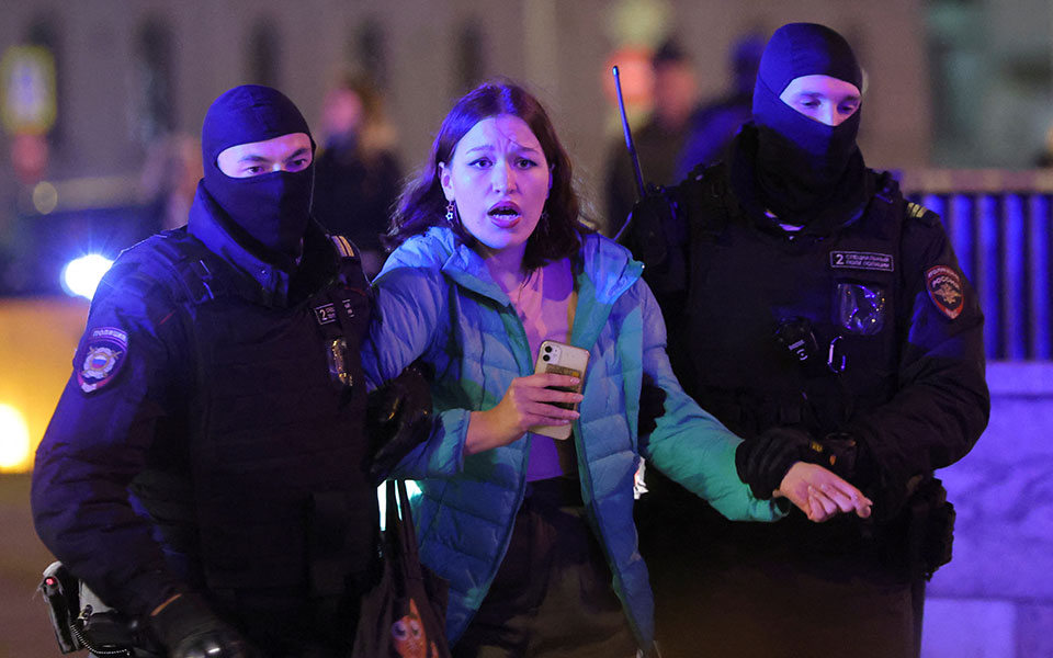 Διαδηλώσεις στη Ρωσία μετά την επιστράτευση – Εκατοντάδες συλλήψεις (εικόνες – βίντεο)-9