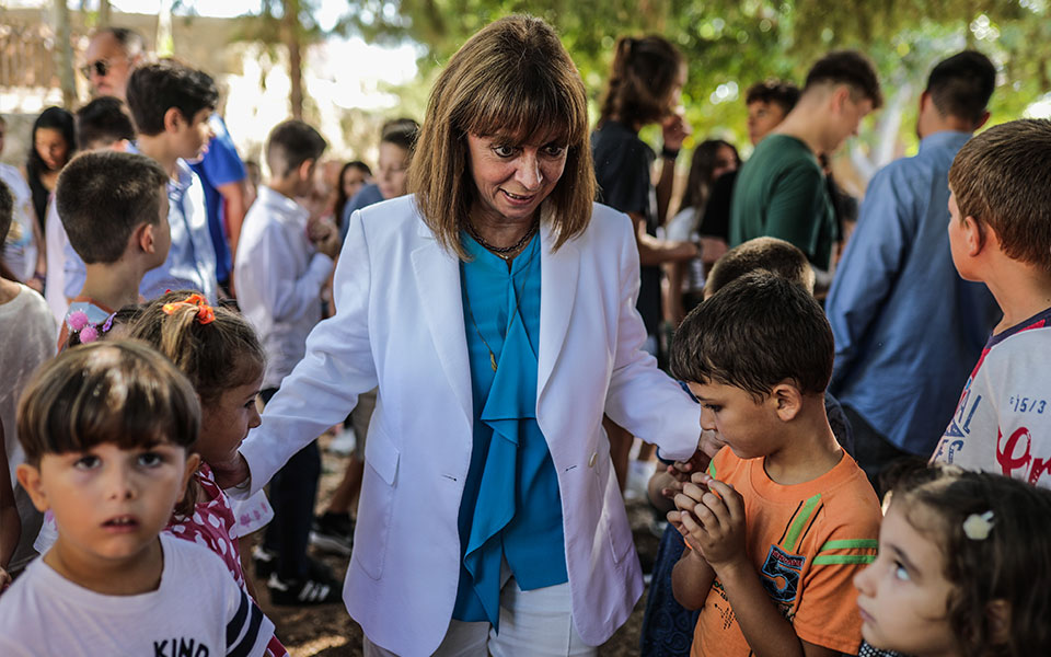 η-κατερίνα-σακελλαροπούλου-στα-σχολε-562039399