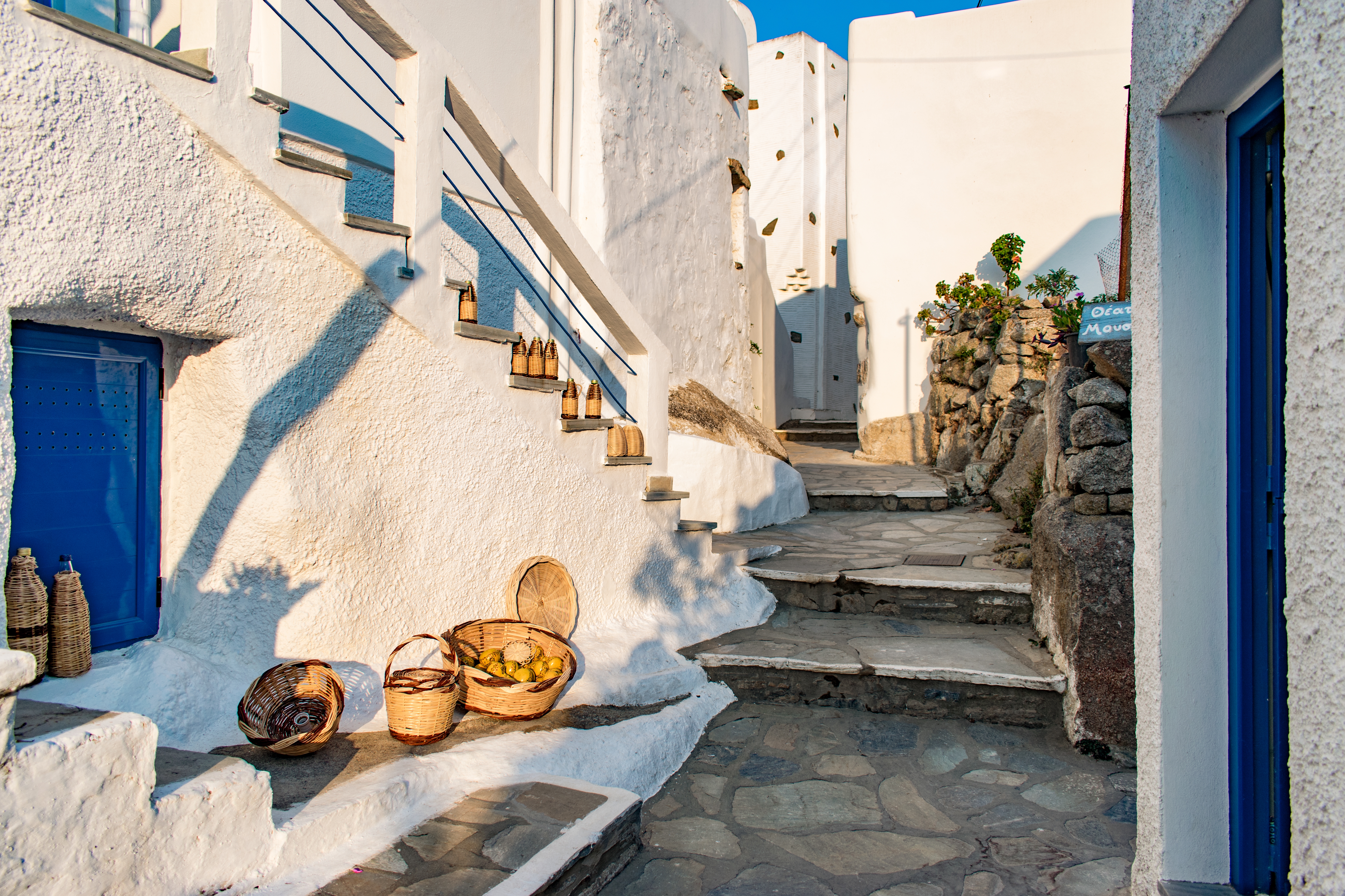 Οι New York Times στην Τήνο: Τα περίφημα μελτέμια και ο υπερτουρισμός-1