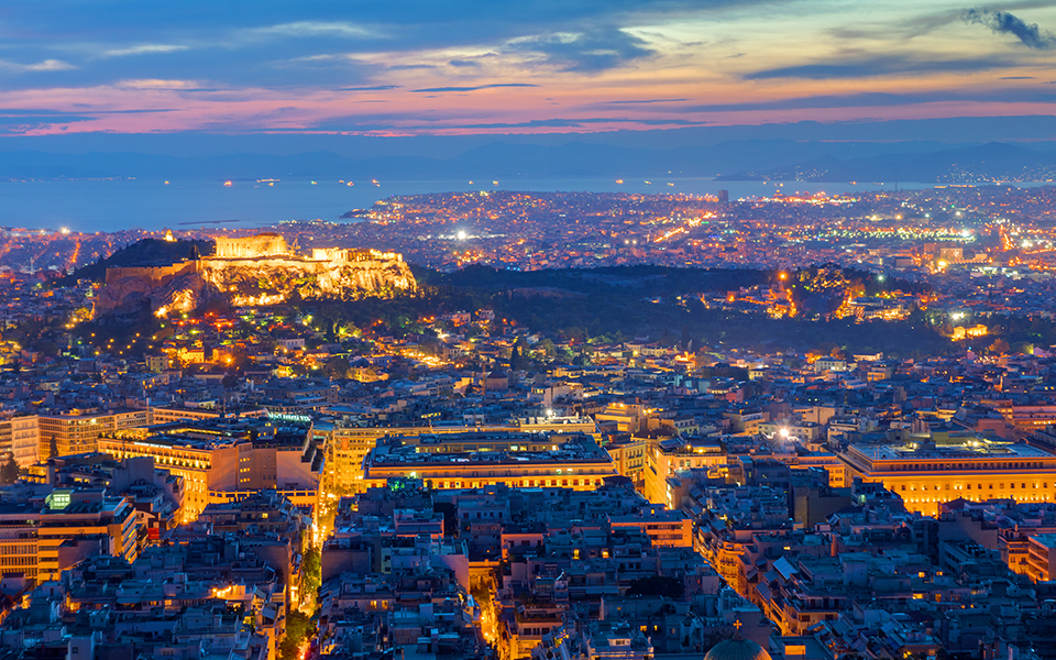 το-δημόσιο-δεν-σβήνει-τα-φώτα-χαμηλέ-562033309