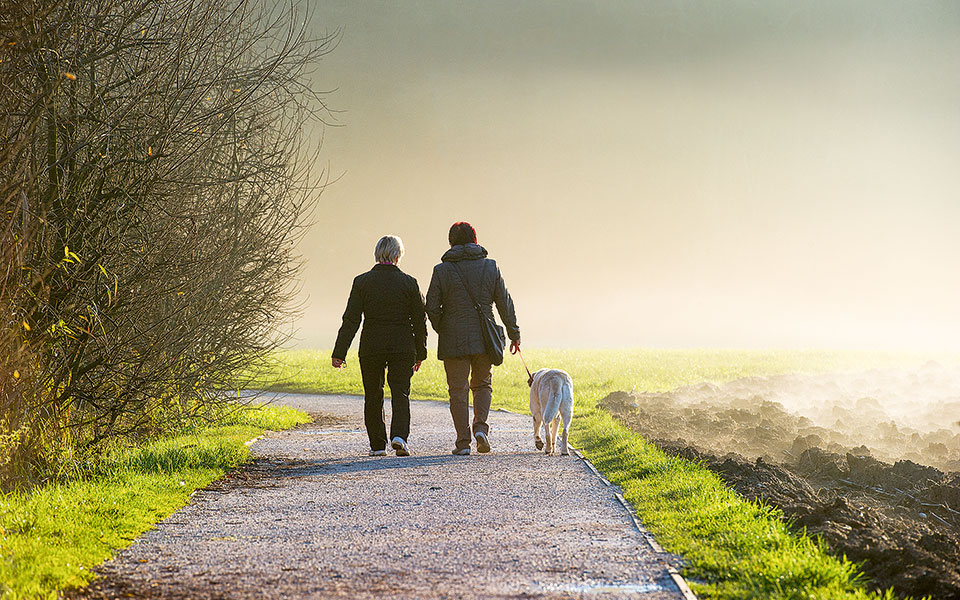 oταν-το-περπάτημα-προκαλεί-πόνο-στα-πόδ-562066273
