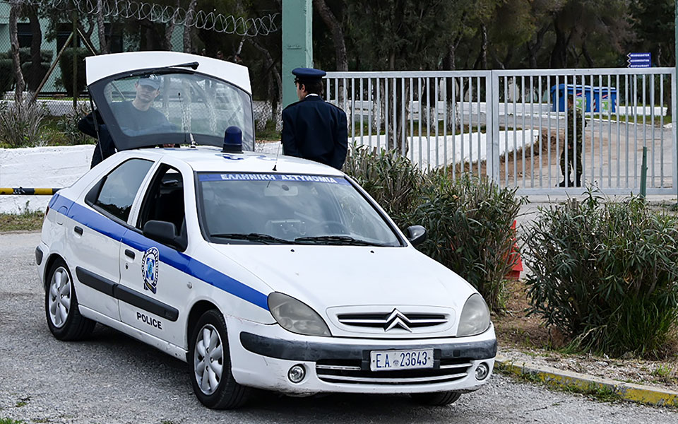 φλώρινα-χειροπέδες-σε-δύο-άτομα-σε-β-562039297