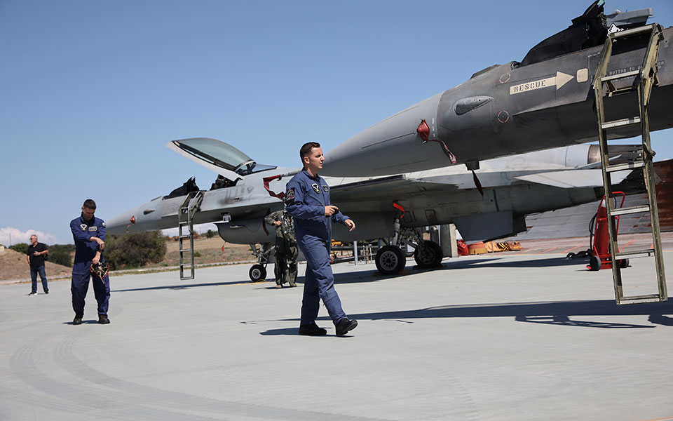 Εντάχθηκαν στην Πολεμική Αεροπορία τα πρώτα F-16 Viper (εικόνες)-7