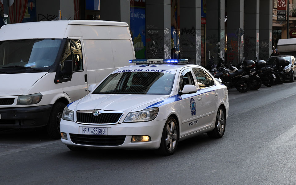 νεαρός-ρομά-το-έσκασε-από-το-α-τ-χαϊδαρ-562039351