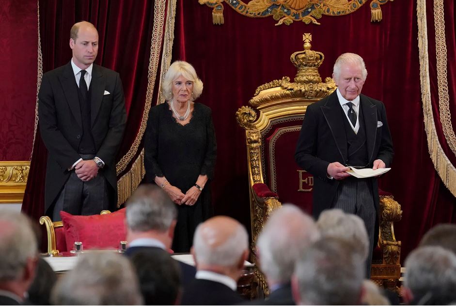 Ο Κάρολος Γ’ ανακηρύχθηκε επίσημα βασιλιάς-6