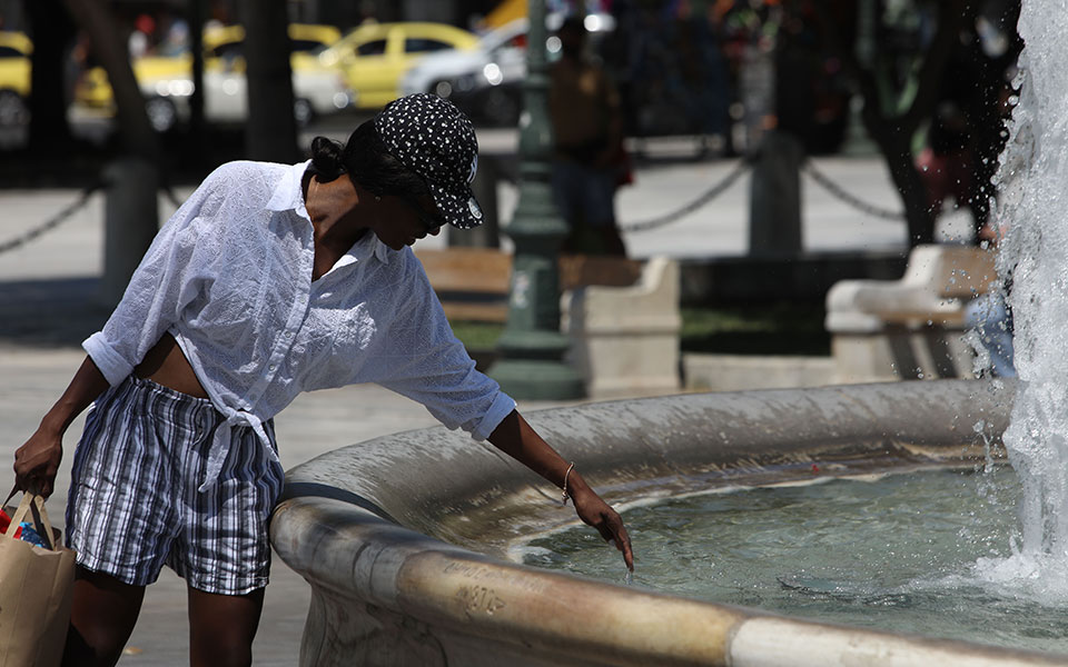 καιρός-φθινοπωρινός-καύσωνας-με-40άρια-562045618