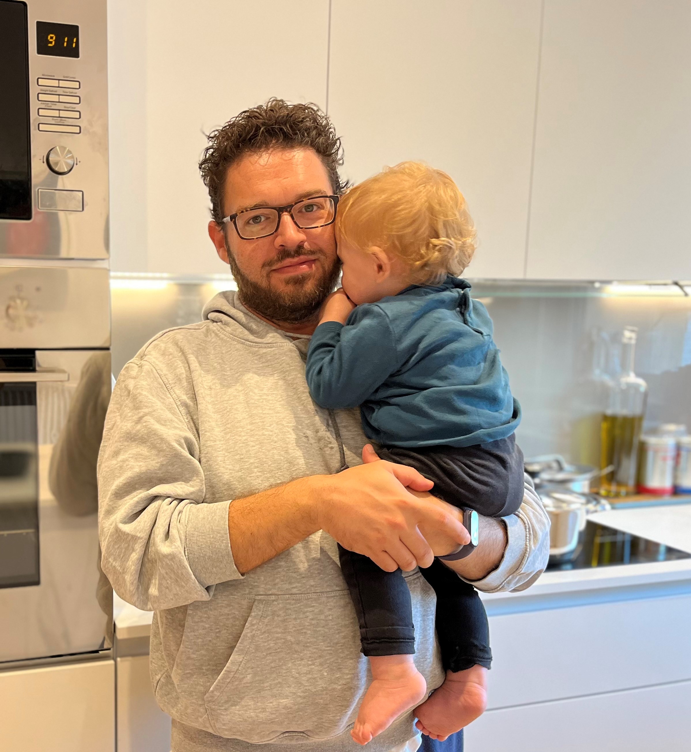 Μαμάδες στη δουλειά, μπαμπάδες στο σπίτι-1