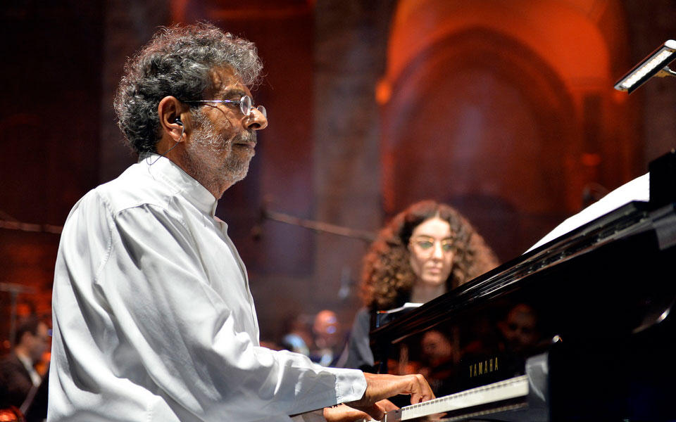 gabriel-yared-εχουμε-καθήκον-να-γράφουμε-όμορφα-562088266