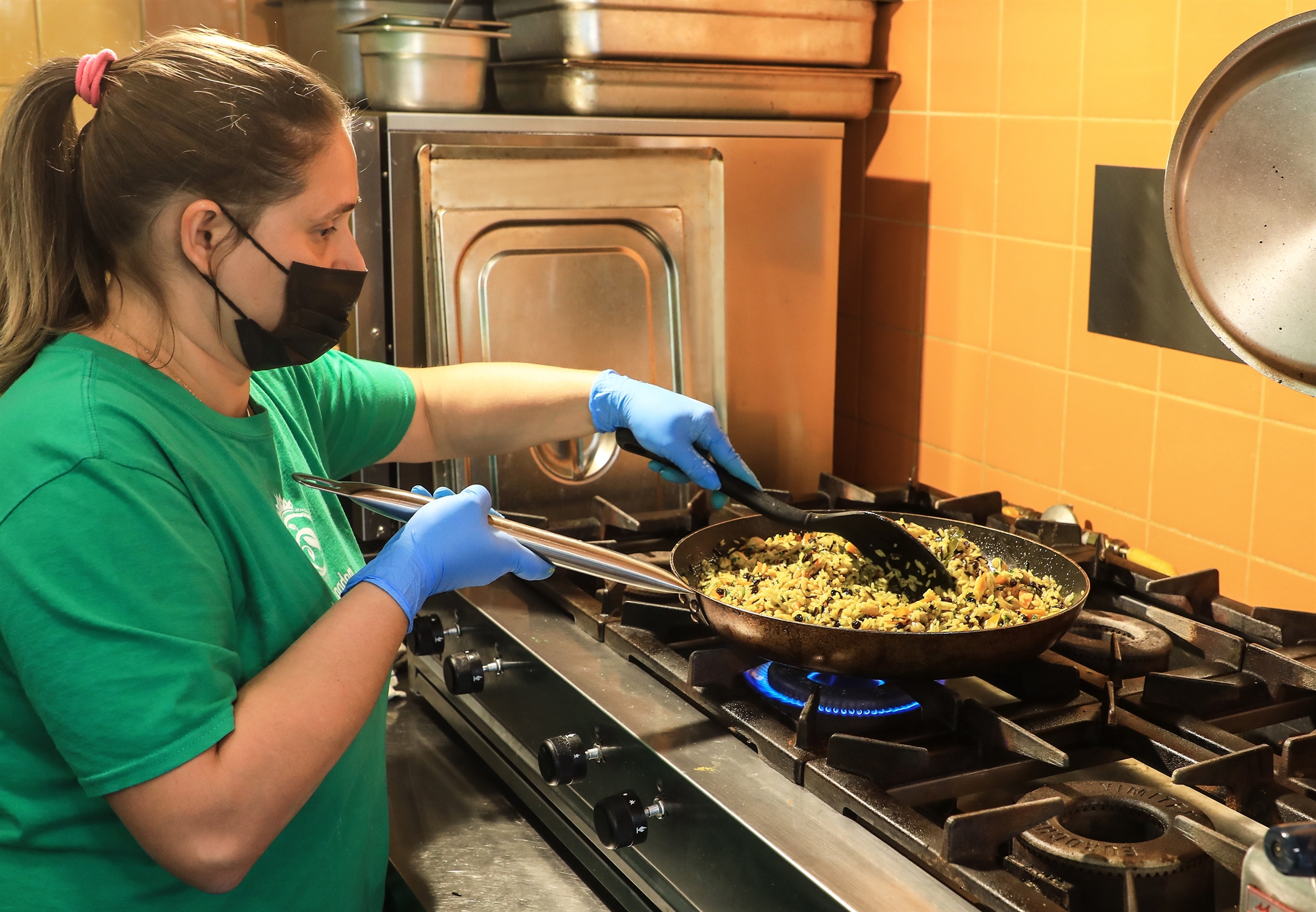 εικονικά-εστιατόρια-μόνο-με-κουζίνα-562082572