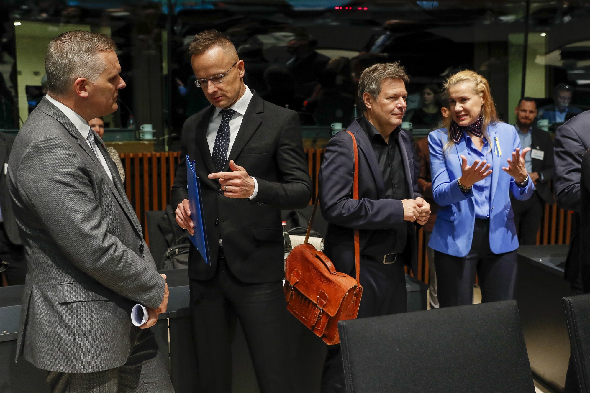 διαφωνίες-στην-ε-ε-για-το-πλαφόν-στο-φυ-562109425