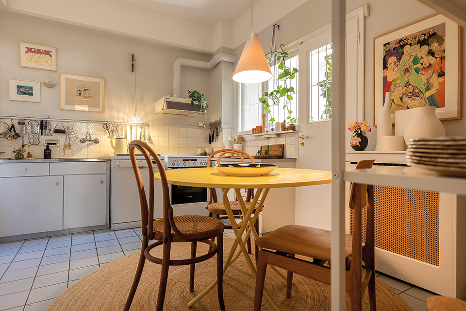 My space: Πολλά στιλ & απόλυτη τάξη σε ένα διαμέρισμα στη Νεάπολη-6