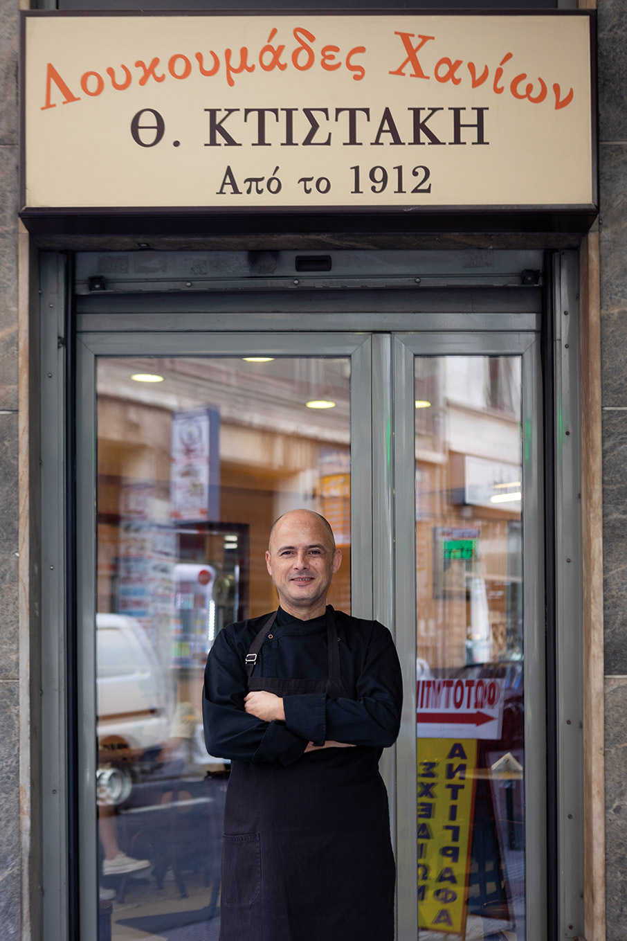 Η οικογένεια Κτιστάκη στην Ομόνοια τηγανίζει τους πιο νόστιμους λουκουμάδες-2