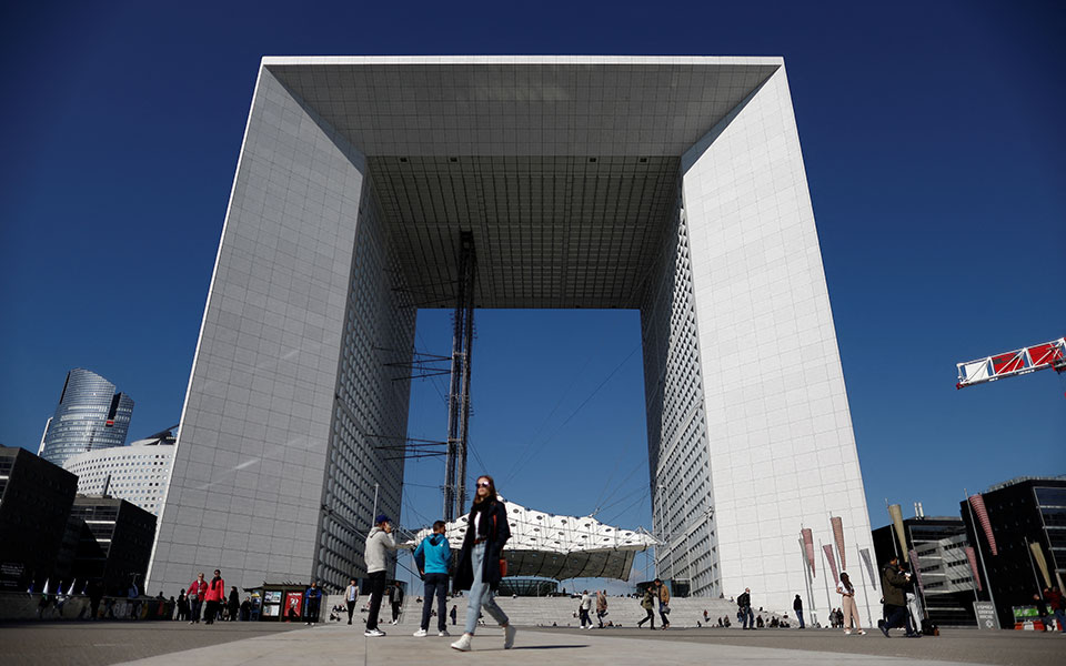 γαλλία-επέστρεψαν-σπίτι-τους-10-000-ουκραν-562085338