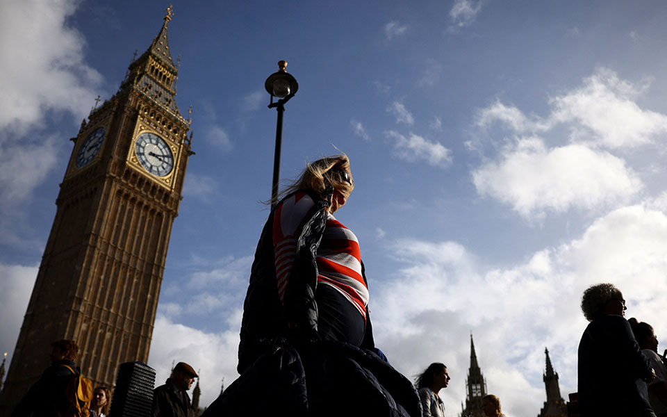 η-φυλλορροή-των-προσωπείων-του-brexit-562103014