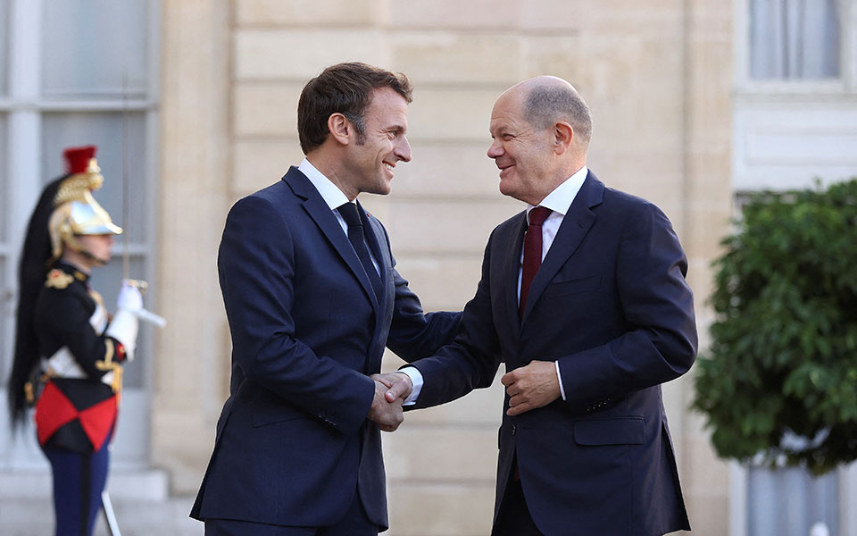 Μακρόν και Σολτς έκρυψαν τις διαφορές πίσω από χαμόγελα – Τι συζήτησαν-1