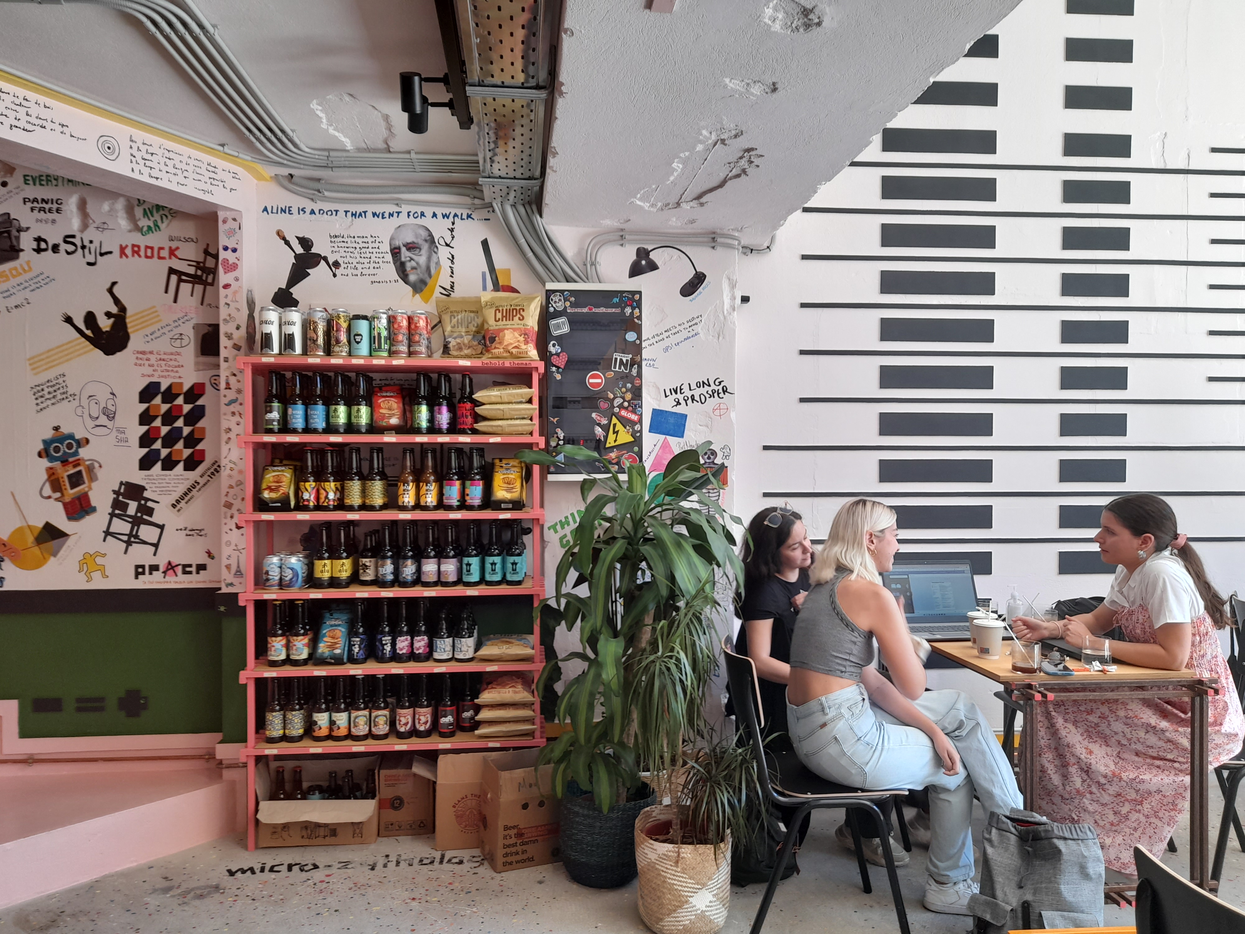 Τα Eξάρχεια ανθίζουν πίσω από τις λαμαρίνες-8